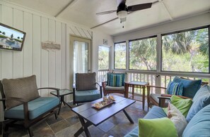 Televisión, mesa de ping pong, impresora