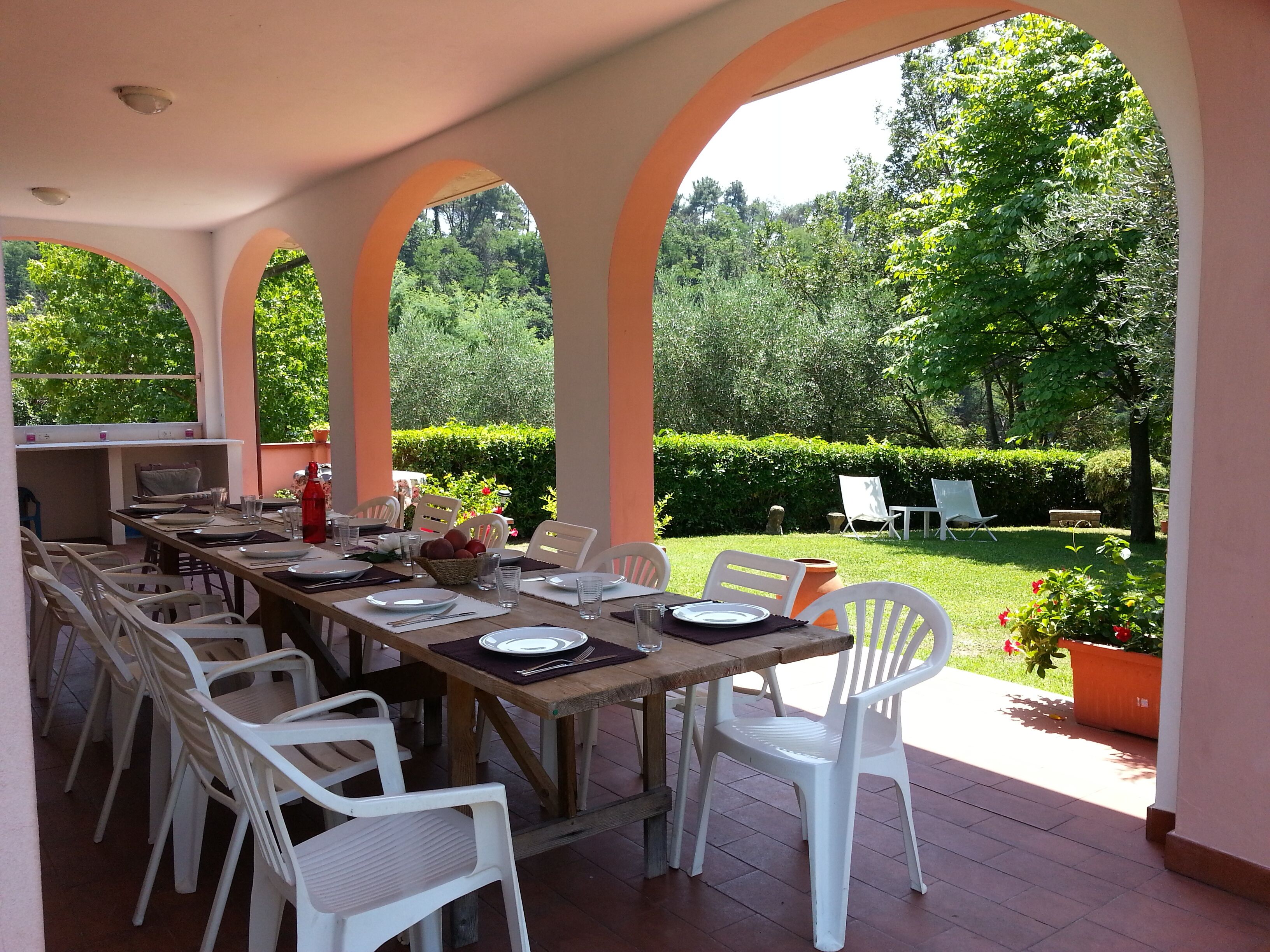 Déjeuner sur le porche 
table pour 14 personnes
