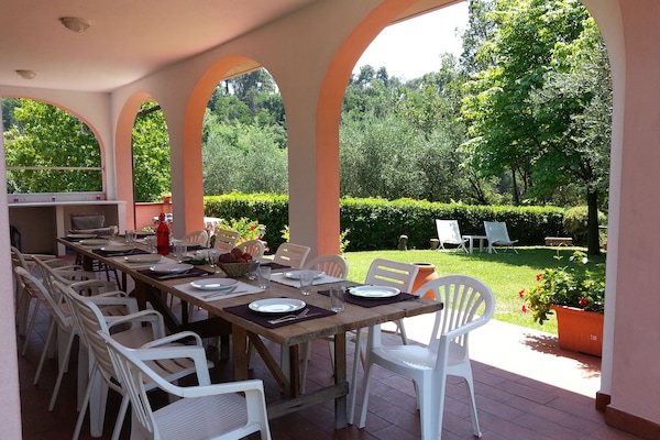 Déjeuner sur le porche
table pour 14 personnes