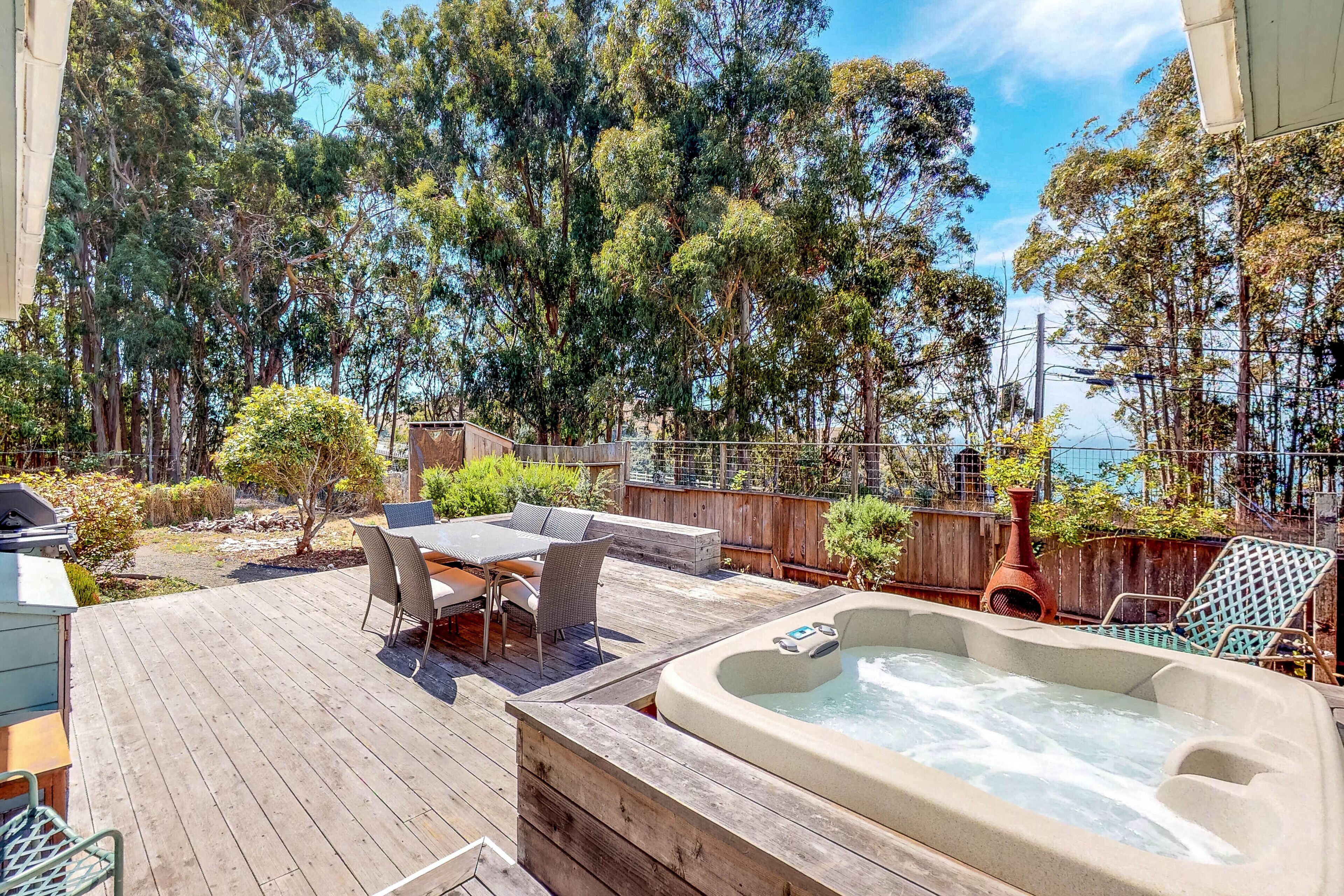 Oceanview property with free WiFi, cable, private hot tub, & gas grill