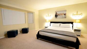 5 bedrooms, desk, iron/ironing board, travel crib