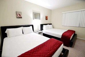 5 bedrooms, desk, iron/ironing board, travel crib