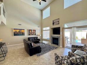 Smart TV, fireplace