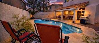 NV8876 · Piscine privée, spa, salle de jeux, WIFI!