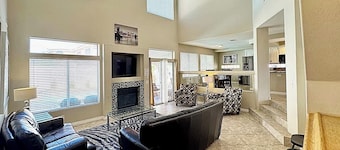 NV8876 · Privat pool, spa, spelrum, WIFI!