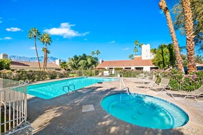 Een verwarmd zwembad