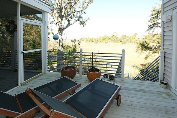 Porch off of dinning area
