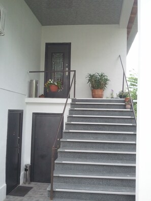 Entrée de l’hébergement