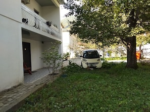 Exterior - Khvamli 2002 (Tsageri)