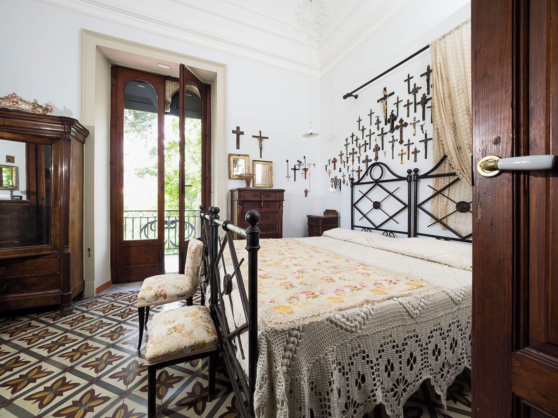 5 bedrooms, WiFi, bed sheets