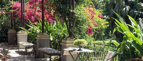 تناول الطعام بالخارج