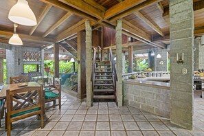 تناول الطعام بالخارج