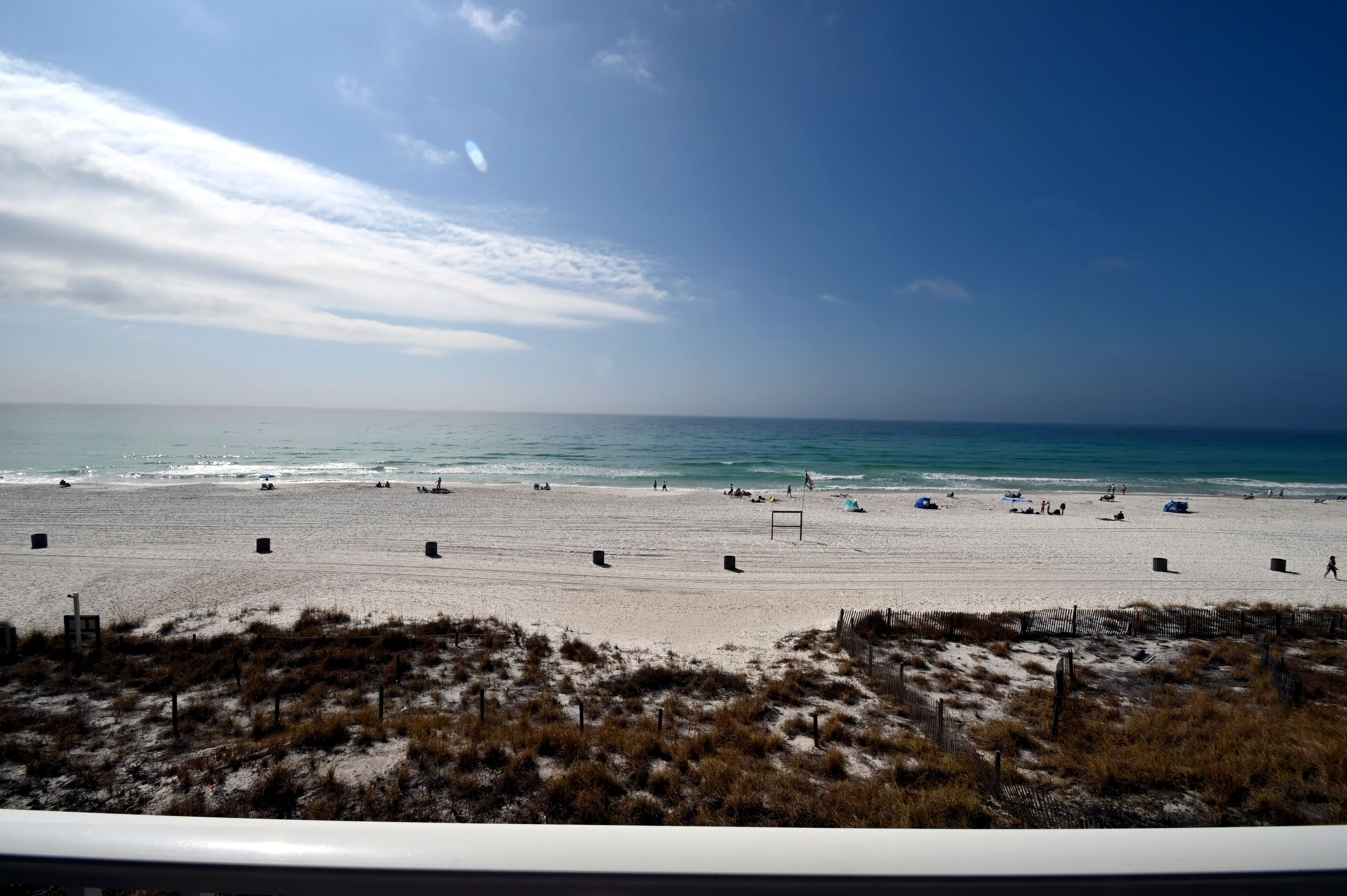 På stranden og solsenger