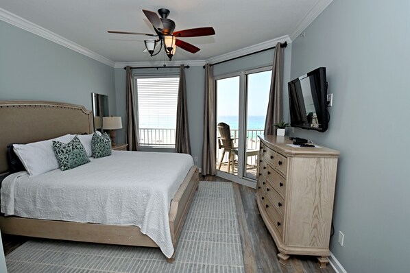 4 bedrooms, iron/ironing board, free WiFi, bed sheets - LARGE CORNER CONDO BEAUTIFUL SUNRISES/SUNSETS 4 BEACH CHAIRS 4 BEDROOMS SLEEP 12 (Panama City Beach)