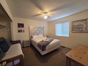 4 bedrooms, iron/ironing board, travel cot, free WiFi