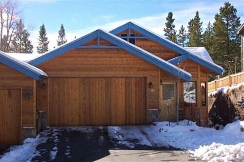 Spacious Family Home Close to 4 Ski Resorts, Summit County CO- Mountain Serenity