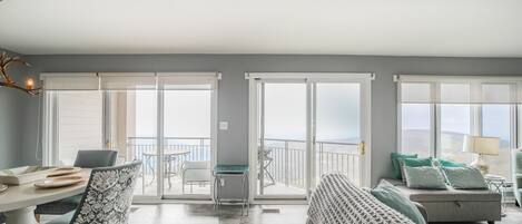 Smart-TV, peis, DVD-spiller og stereoanlegg