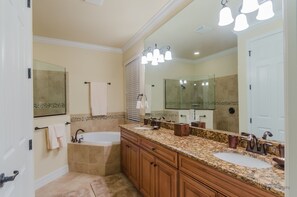 Combined shower/bathtub, hair dryer, towels -  2026 Season Still Available 3 BED.3BATH GOLF POOL HOME IN TREVISO BAY (Naples)