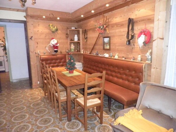 Dining - BEAUTIFUL CHARMING SAVOYARD CHALET ,, 3 * WIFI   (Villard-sur-Doron)