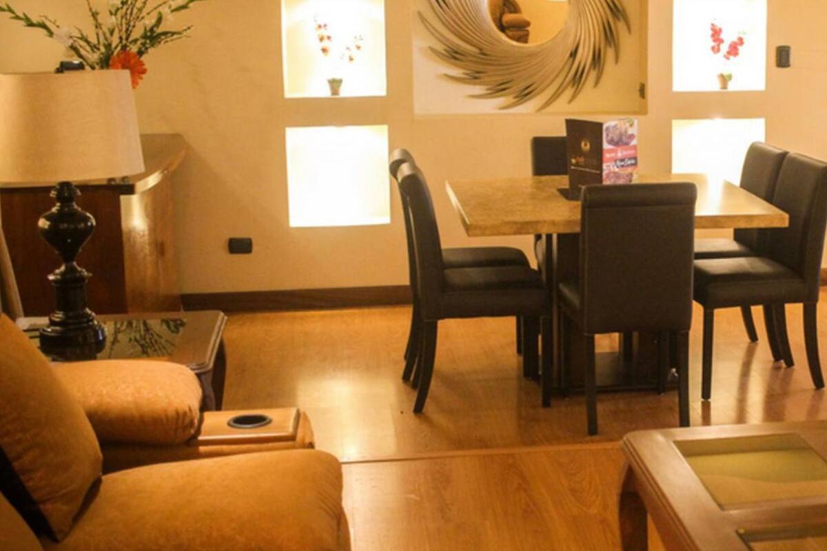 Presidential Suite, 1 King Bed, Non Smoking | In-room safe, desk, iron/ironing board, WiFi (free)