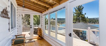 Lake Front Home on Metcalf Bay, Sunset Views, Private Deep Water Dock da $ 295