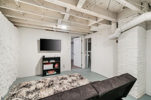 5 Schlafzimmer, BĂŒgeleisen/BĂŒgelbrett, Reisekinderbett, WLAN