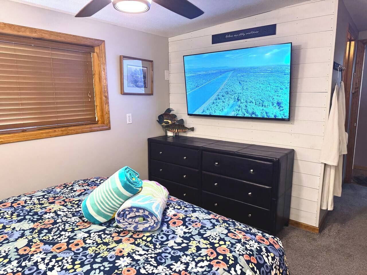 2 多间卧室、熨斗/熨衣板、免费 WiFi、床单