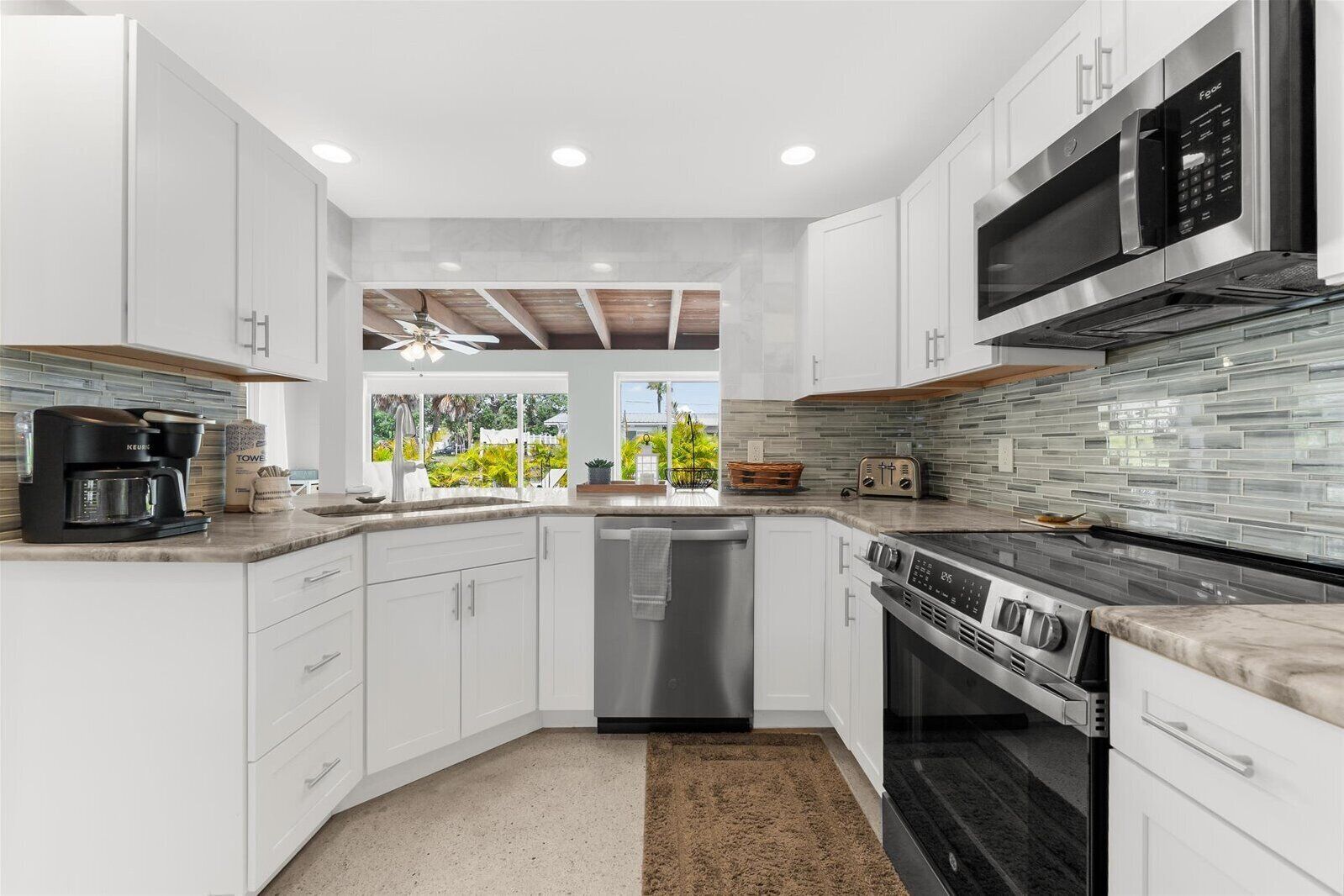 冰箱、微波炉、烤箱、炉灶