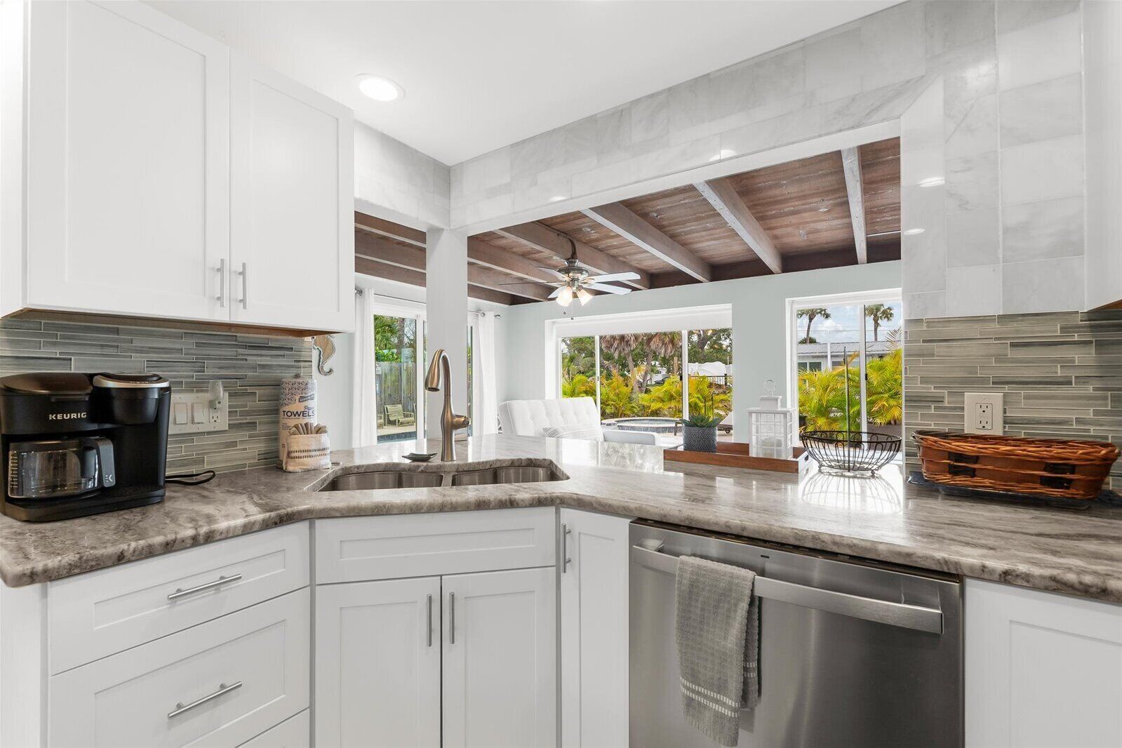 ثلاجة، ميكروويف، فرن، موقد طهي مسطح