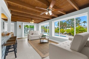 Smart TV, DVD player, stereo - Canal home short walk to Beach & Village, Heated Pool-Jacuzzi, Private courtyard (Siesta Key)