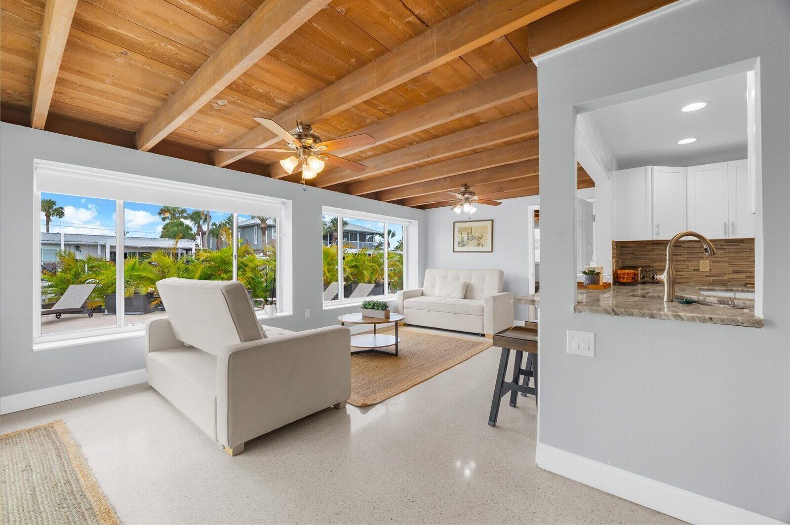 Smart-TV, DVD-spiller og stereoanlegg