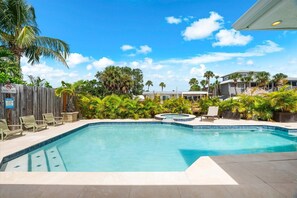 A heated pool - Canal home short walk to Beach & Village, Heated Pool-Jacuzzi, Private courtyard (Siesta Key)