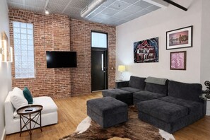 Unclassified image, 5 of 39, button