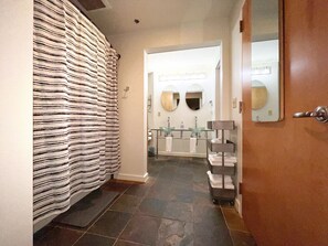 Doccia, asciugacapelli, asciugamani