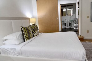 2 habitaciones, tabla de planchar con plancha, internet y ropa de cama 