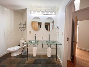 Doccia, asciugacapelli, asciugamani