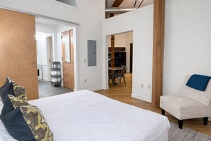 2 soverom, strykejern/-brett, internettilgang og sengetøy