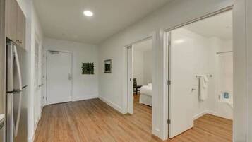 Signature Apartment, 2 Bedrooms, Non Smoking, Kitchen | Private kitchen | Full-size fridge, microwave, oven, stovetop