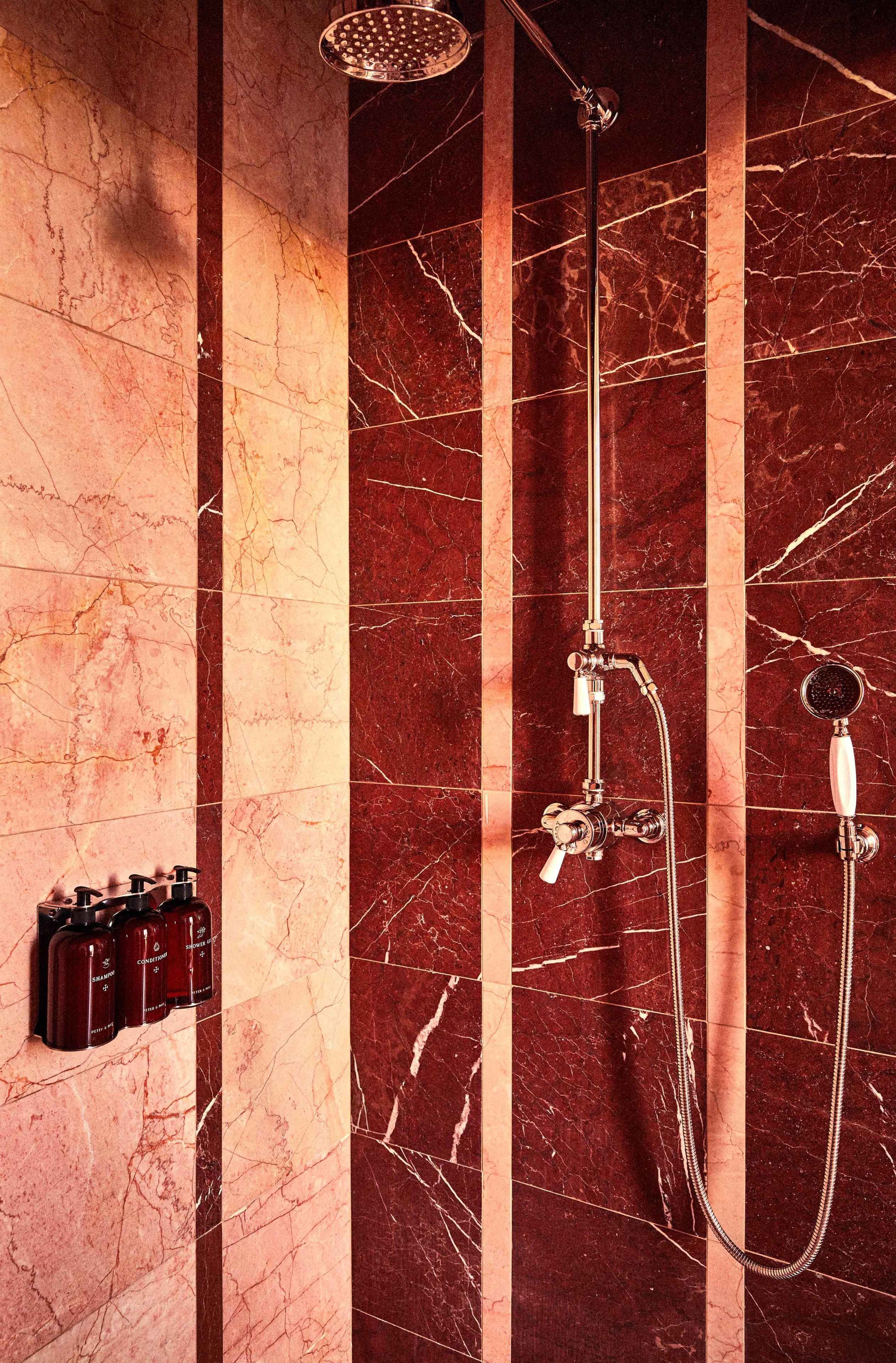 rectory classic | bathroom | free toiletries, hair dryer, bathrobes, towels