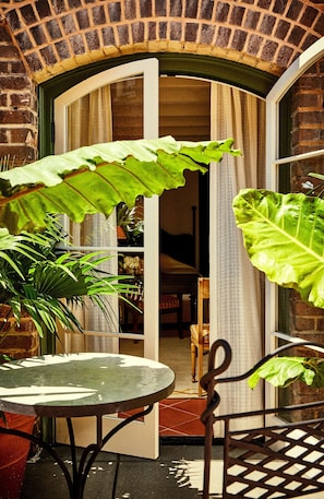 School House Classic | Terrace/patio