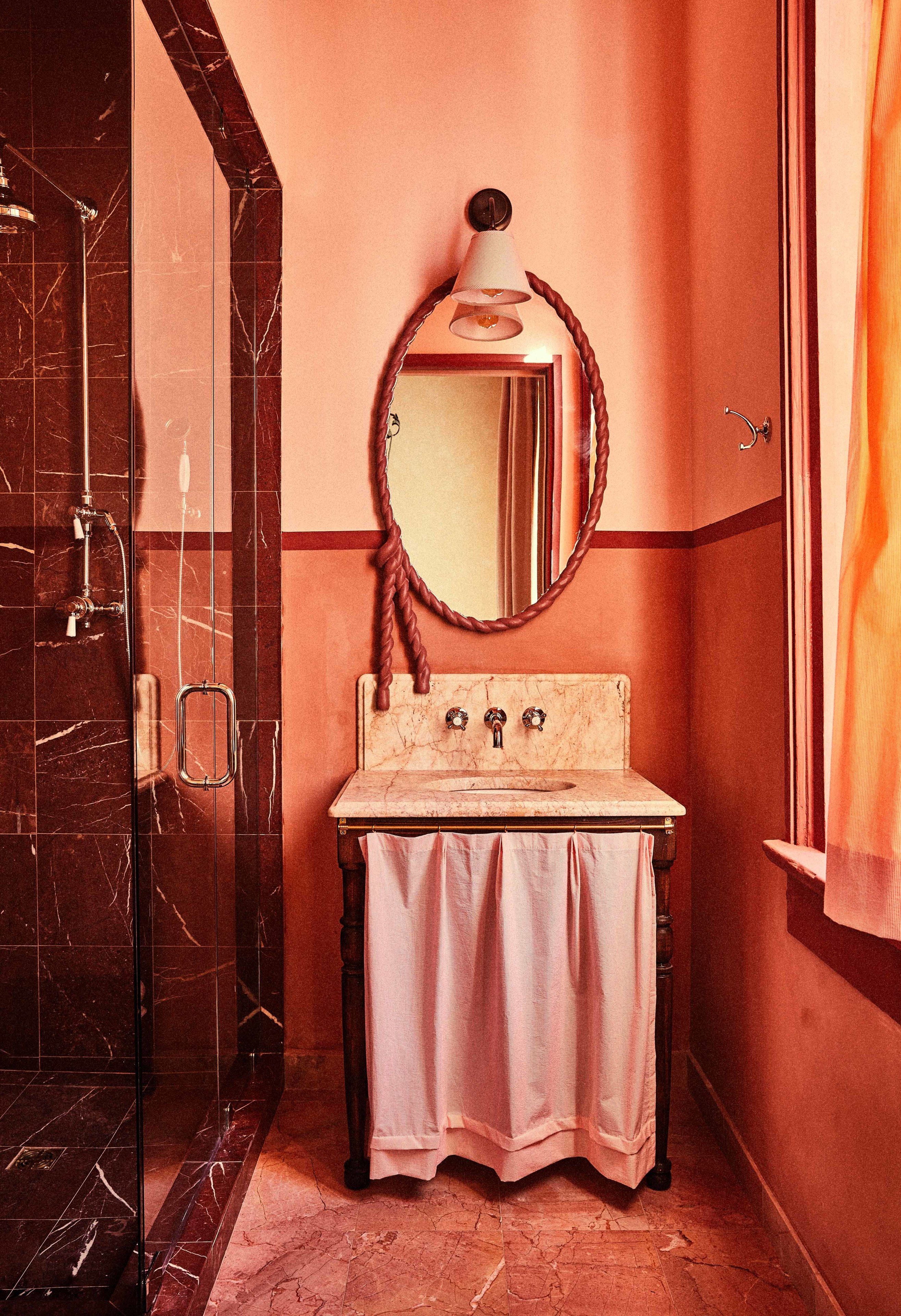 rectory classic | bathroom | free toiletries, hair dryer, bathrobes, towels