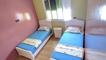 2 bedrooms, iron/ironing board, free WiFi, bed sheets