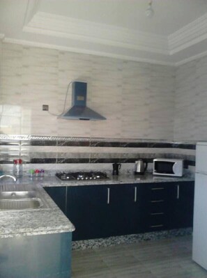 公寓, 2 间卧室, 无烟房 | 私人厨房 | 冰箱、微波炉、炉灶、电热水壶