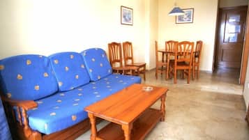 Caja fuerte y tabla de planchar con plancha