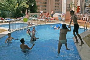 حمام سباحة