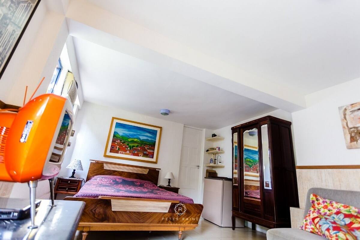 Muebles diferentes, tabla de planchar con plancha y wifi gratis