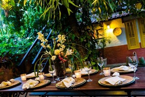 Outdoor dining