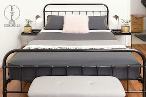 Chambre Double, salle de bains attenante | Draps fournis