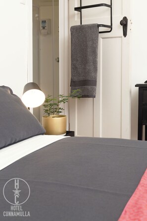 Double Room, Ensuite | Bed sheets