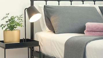 Double Room, Ensuite | Bed sheets
